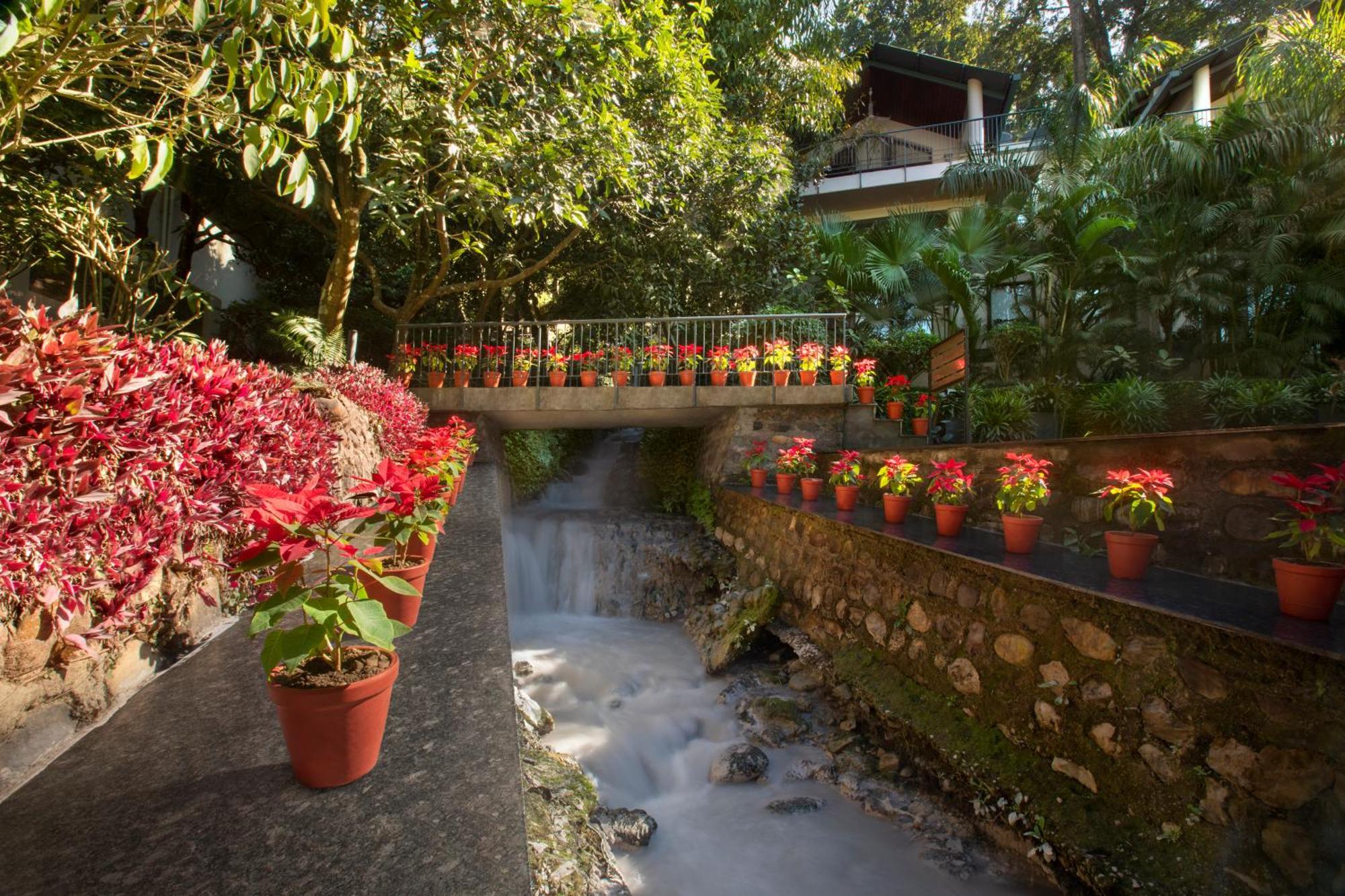 Anand Kashi By The Ganges Rishikesh - Ihcl Seleqtions Hotel Sirasu Buitenkant foto